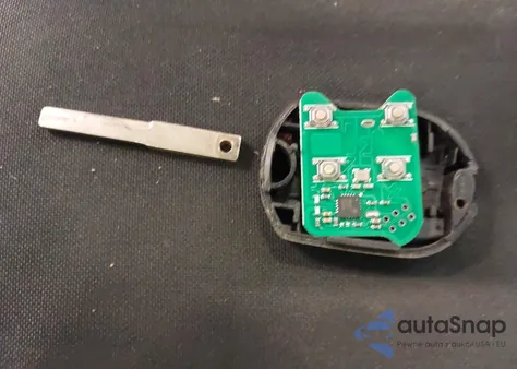 2015 Ford Focus S из США, поврежденный, VIN 1FADP3E21FL220009